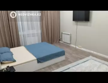 1-комнатная квартира, этаж 4 из 5, 38 м², посуточно