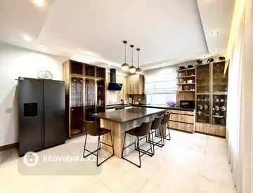 6-комнатный дом, 8 соток, 238 м²
