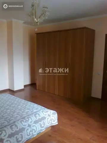 4-комнатная квартира, этаж 8 из 15, 128 м²