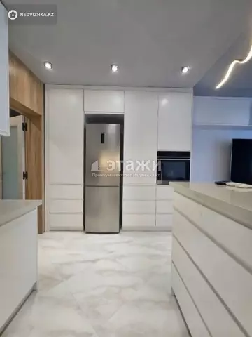 3-комнатная квартира, этаж 13 из 13, 80 м², на длительный срок