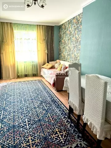 4-комнатная квартира, этаж 6 из 10, 104 м², на длительный срок