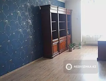 5-комнатная квартира, этаж 4 из 19, 152 м²