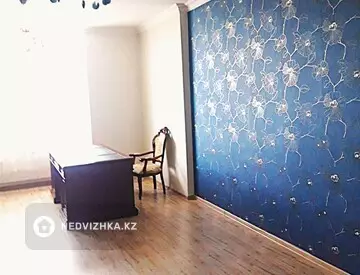 5-комнатная квартира, этаж 4 из 19, 152 м²