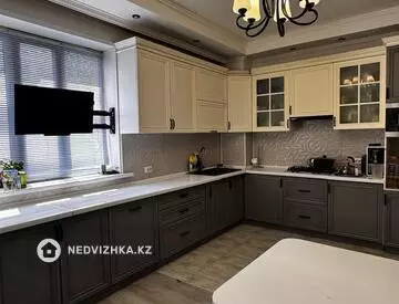 4-комнатный дом, 230 м²
