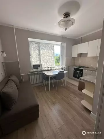 1-комнатная квартира, этаж 5 из 9, 37 м², на длительный срок