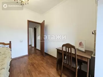 4-комнатная квартира, этаж 3 из 9, 81 м², на длительный срок