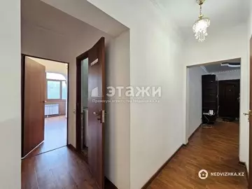 4-комнатная квартира, этаж 3 из 9, 81 м², на длительный срок