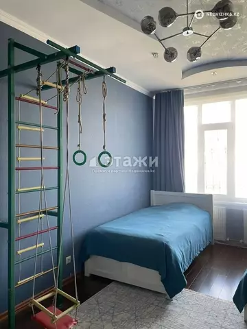 3-комнатная квартира, этаж 9 из 10, 125 м²