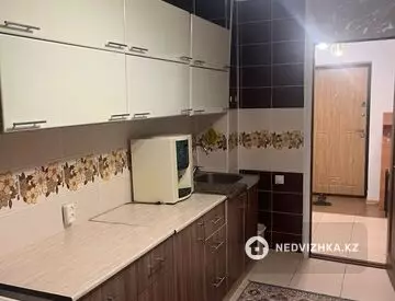 2-комнатная квартира, этаж 3 из 9, 67 м², на длительный срок