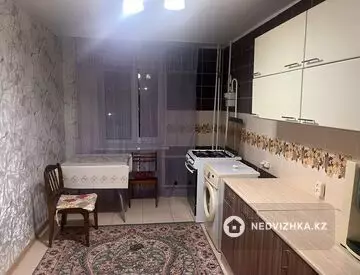 2-комнатная квартира, этаж 3 из 9, 67 м², на длительный срок