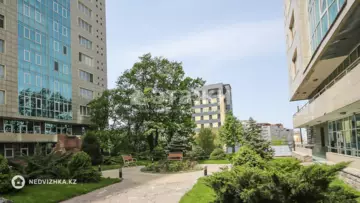 5-комнатная квартира, этаж 5 из 20, 236 м²