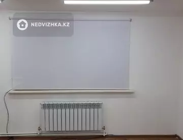 Офисное помещение, этаж 1 из 5, в жилом доме, 30 м²