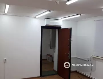 Офисное помещение, этаж 1 из 5, в жилом доме, 30 м²