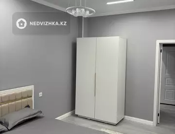 1-комнатная квартира, этаж 4 из 10, 43 м², посуточно