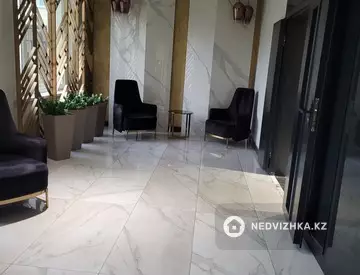 2-комнатная квартира, этаж 3 из 15, 74 м², на длительный срок