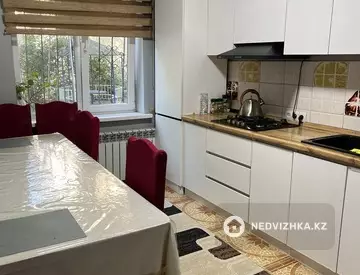 4-комнатная квартира, этаж 1 из 5, 82 м²