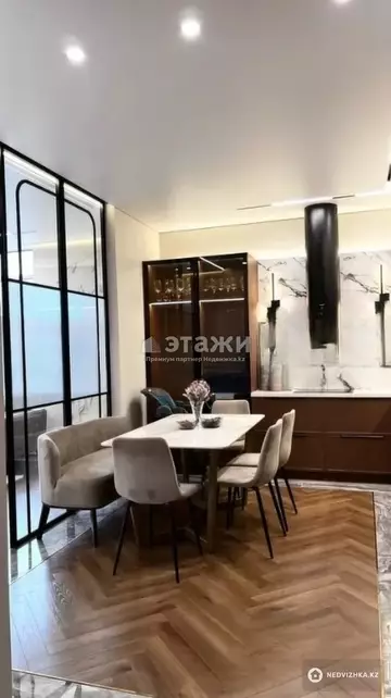 4-комнатная квартира, этаж 9 из 20, 130 м²