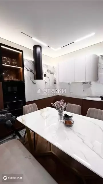 4-комнатная квартира, этаж 9 из 20, 130 м²