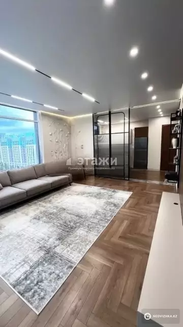 4-комнатная квартира, этаж 9 из 20, 130 м²