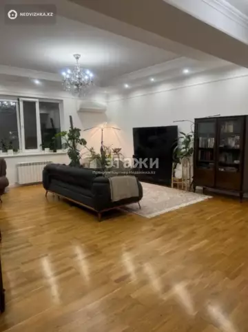 4-комнатная квартира, этаж 5 из 5, 138 м²