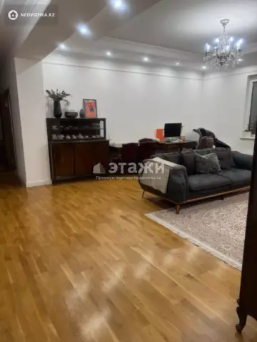 4-комнатная квартира, этаж 5 из 5, 138 м²