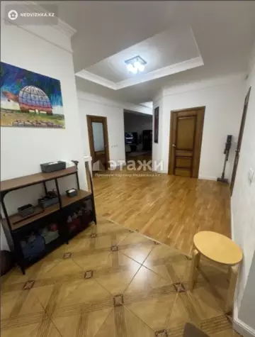 4-комнатная квартира, этаж 5 из 5, 138 м²