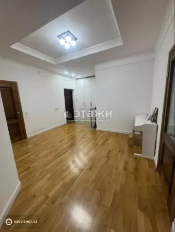 4-комнатная квартира, этаж 5 из 5, 138 м²