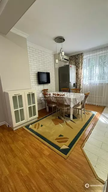 3-комнатная квартира, этаж 1 из 9, 80 м², на длительный срок