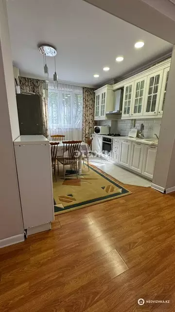 3-комнатная квартира, этаж 1 из 9, 80 м², на длительный срок