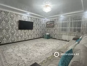 4-комнатная квартира, этаж 4 из 5, 140 м²