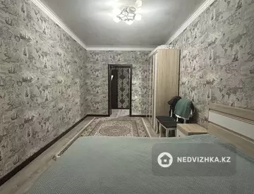 4-комнатная квартира, этаж 4 из 5, 140 м²