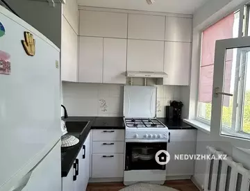 4-комнатная квартира, этаж 4 из 5, 61 м²