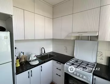4-комнатная квартира, этаж 4 из 5, 61 м²