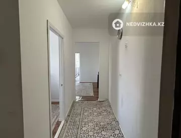 4-комнатная квартира, этаж 4 из 5, 61 м²