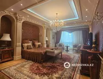 4-комнатная квартира, этаж 4 из 5, 340 м²