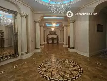 4-комнатная квартира, этаж 4 из 5, 340 м²