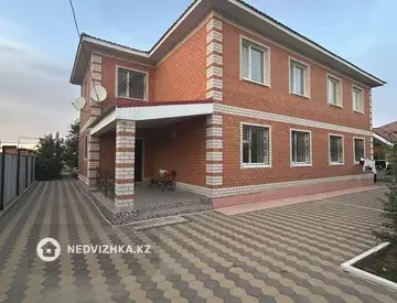 9-комнатный дом, 10 соток, 327 м²