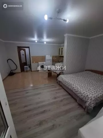 1-комнатная квартира, этаж 2 из 12, 33 м²