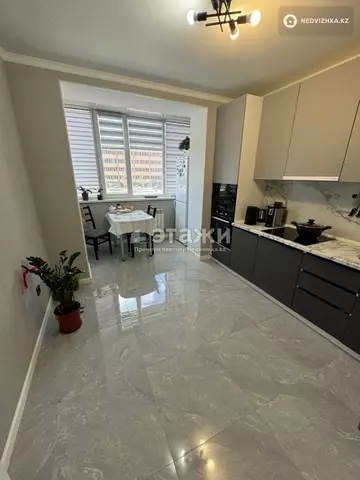 3-комнатная квартира, этаж 1 из 9, 81 м²