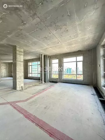 4-комнатная квартира, этаж 12 из 18, 225 м²