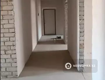 3-комнатная квартира, этаж 2 из 9, 90 м²