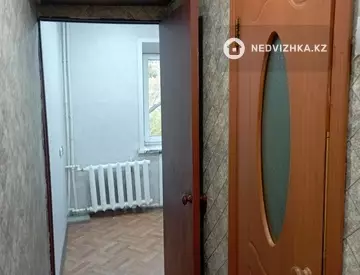 2-комнатная квартира, этаж 4 из 5, 42 м²