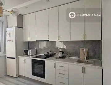 2-комнатная квартира, этаж 1 из 12, 60 м², посуточно
