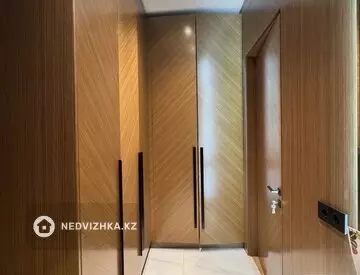 5-комнатный дом, 5 соток, 330 м², на длительный срок