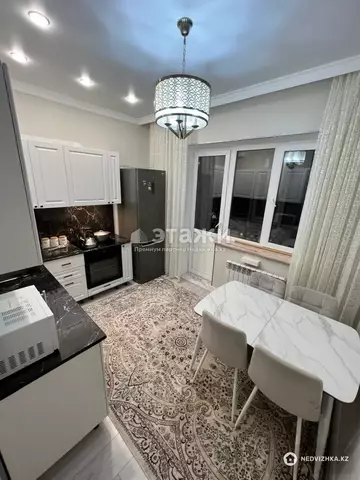 2-комнатная квартира, этаж 8 из 8, 58 м²