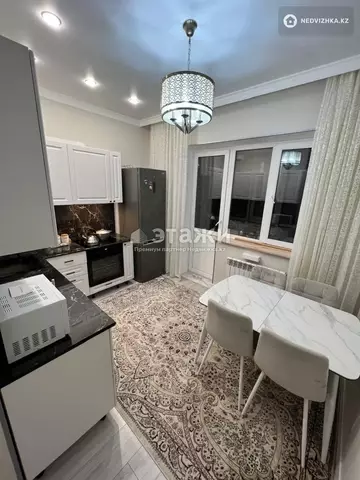 2-комнатная квартира, этаж 8 из 8, 58 м²