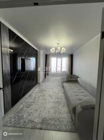 2-комнатная квартира, этаж 4 из 18, 55 м²