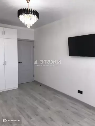 2-комнатная квартира, этаж 4 из 18, 55 м²