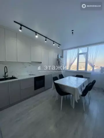 2-комнатная квартира, этаж 4 из 18, 55 м²