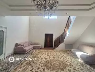 9-комнатный дом, 560 м²